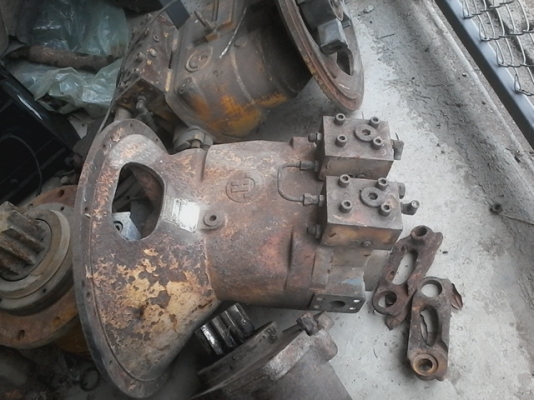 ขายปั้มไฮดรอลิด รถขุดขนาด100/120 ของเก่าจากนอก มี2ลูกให้เลือก   ขายราคาถูก 38,000 บาท