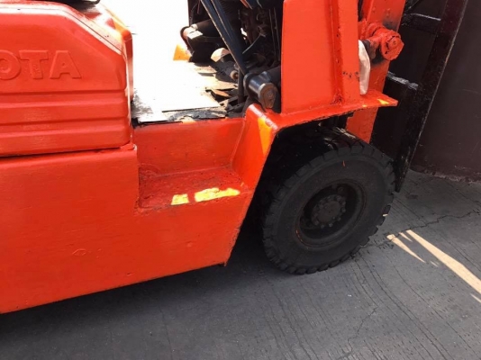 ขายรถโฟร์คลิฟต์ราคาถูก