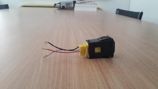 สวิตช์ไฟตัดหมอก ทรงตั้ง ด้านหน้ามีขอบ ปิดคอนโซล สวิตช์ไฟตัดหมอก ทรงตั้ง ด้านหน้ามีขอบ ปิดคอนโซล