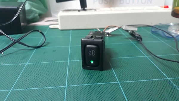 สวิตช์ไฟตัดหมอก ทรงตั้ง ด้านหน้ามีขอบ ปิดคอนโซล สวิตช์ไฟตัดหมอก ทรงตั้ง ด้านหน้ามีขอบ ปิดคอนโซล