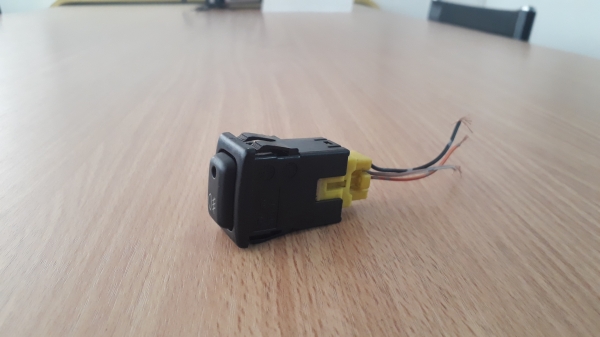 สวิตช์ไฟตัดหมอก ทรงตั้ง ด้านหน้ามีขอบ ปิดคอนโซล สวิตช์ไฟตัดหมอก ทรงตั้ง ด้านหน้ามีขอบ ปิดคอนโซล