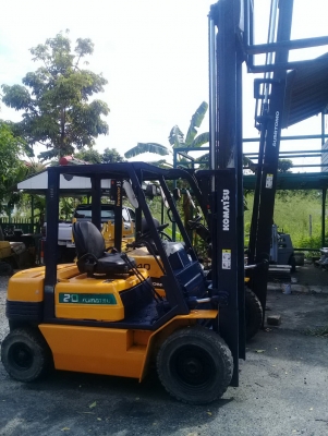 +++ ขายโฟล์คลิฟท์  KOMATSU FD20-11  ขนาด  2  ตัน  เครื่องยนต์ดีเซล  เสา  3  เมตร  เกียร์ธรรมดา  งา 1,070  มม.  ยางตันครับ