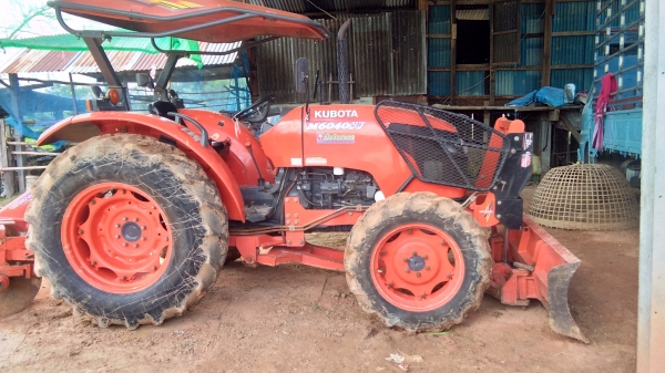 ขายด่วน M6040 ราคา 495,000บาท อุปกรณื  3 ชิ้น รถปี 55