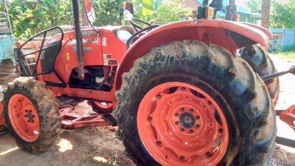 ขายด่วน M6040 ราคา 495,000บาท อุปกรณื  3 ชิ้น รถปี 55