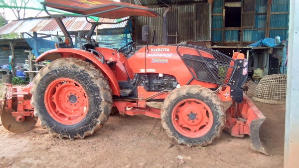 ขายด่วน M6040 ราคา 495,000บาท อุปกรณื  3 ชิ้น รถปี 55