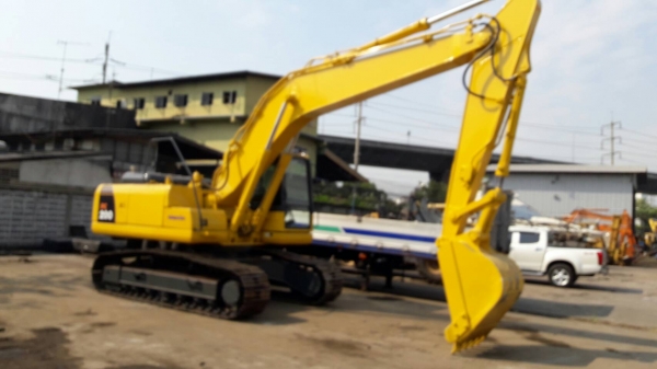 KOMATSU รุ่น PC 200-8N 1