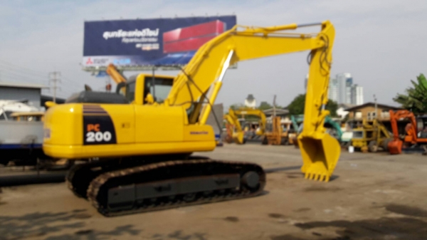 KOMATSU รุ่น PC 200-8N 1