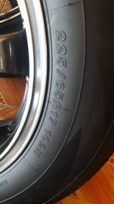 แม็กขอบ17 หกรู พร้อมยาง yokohama225/65/17 ปี14