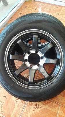 แม็กขอบ17 หกรู พร้อมยาง yokohama225/65/17 ปี14