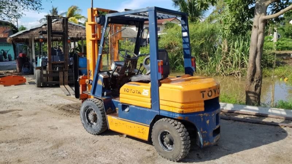 ขายด่วนรถยกดีเซล TOYOTAชั่วโม่งทำงาน น้อย 5FD25ยก2.5ตันเสาสูง3เมตรรถนอกนำเข้ายังไม่เคยใช้งานในเมืองไทยเลย