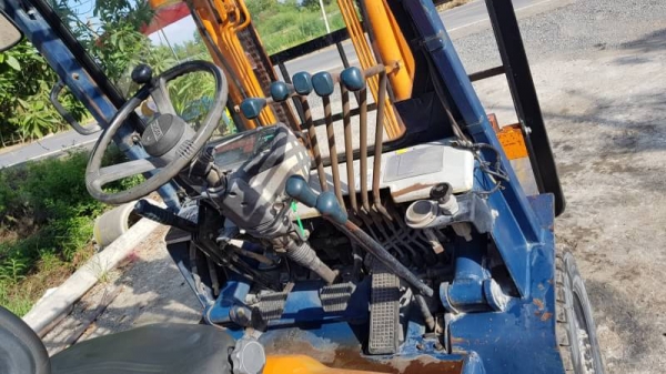 ขายด่วนรถยกดีเซล TOYOTAชั่วโม่งทำงาน น้อย 5FD25ยก2.5ตันเสาสูง3เมตรรถนอกนำเข้ายังไม่เคยใช้งานในเมืองไทยเลย