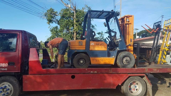 ขายด่วนรถยกดีเซล TOYOTAชั่วโม่งทำงาน น้อย 5FD25ยก2.5ตันเสาสูง3เมตรรถนอกนำเข้ายังไม่เคยใช้งานในเมืองไทยเลย