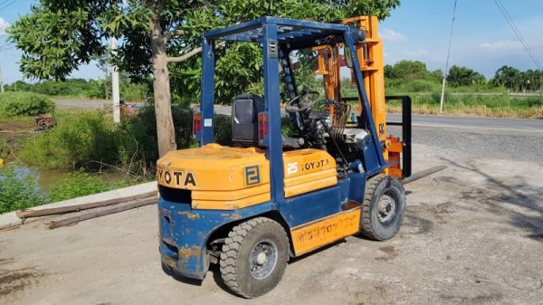 ขายด่วนรถยกดีเซล TOYOTAชั่วโม่งทำงาน น้อย 5FD25ยก2.5ตันเสาสูง3เมตรรถนอกนำเข้ายังไม่เคยใช้งานในเมืองไทยเลย
