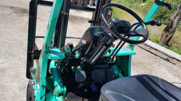 ขายด่วนรถยกดีเซลMITSUBISHI FD10-18 ยก1ตันเพาเวอรเกียออโต้เสาสูง3เมตรยกให้ดูของหนัก1ตันสบายๆๆจริงๆรถนอกนำเข้ายังไม่เคยใช้งานในเมืองไทยเลย