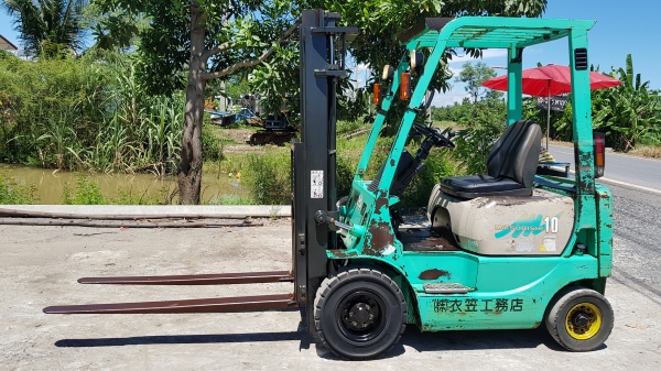 ขายด่วนรถยกดีเซลMITSUBISHI FD10-18 ยก1ตันเพาเวอรเกียออโต้เสาสูง3เมตรยกให้ดูของหนัก1ตันสบายๆๆจริงๆรถนอกนำเข้ายังไม่เคยใช้งานในเมืองไทยเลย