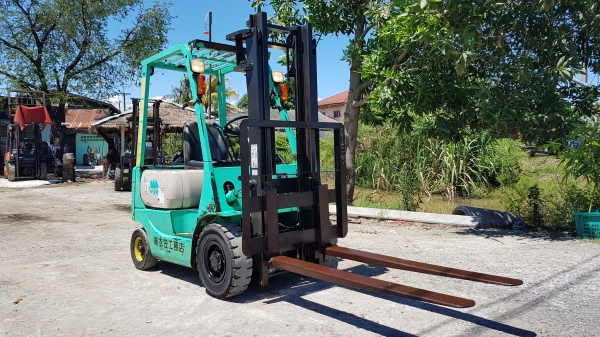 ขายด่วนรถยกดีเซลMITSUBISHI FD10-18 ยก1ตันเพาเวอรเกียออโต้เสาสูง3เมตรยกให้ดูของหนัก1ตันสบายๆๆจริงๆรถนอกนำเข้ายังไม่เคยใช้งานในเมืองไทยเลย