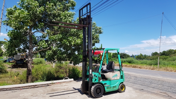 ขายด่วนรถยกดีเซลMITSUBISHI FD10-18 ยก1ตันเพาเวอรเกียออโต้เสาสูง3เมตรยกให้ดูของหนัก1ตันสบายๆๆจริงๆรถนอกนำเข้ายังไม่เคยใช้งานในเมืองไทยเลย