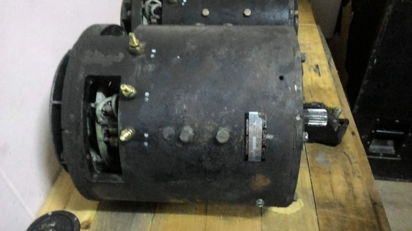 ขายมอร์เตอร์รถฟอร์คลิฟต์มี 2 ตัวขนาด 12.6 Kw และ 10.6/9.7 Kw อยู่ระยอง 0876743909