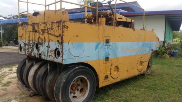 ขาย 135,000 บาท รถบด 11 ล้อ WATANABE เครื่องดี เกียร์ดี (แต่ต้องไล่ระบบ เบรคนะครับ) เอกสารชื้อขาย  รถอยู่ จ.มุกดาหาร โทร&amp;ไอดีไลน์ 0610710295