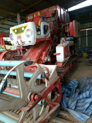 ขายรถเกี่ยวข้าวศักดิ์พัฒนา SS300 T150เครื่องHINO JO8C 251เทอร์โบว์ช่วงล่าง10 อุ้ม1.5ตัน