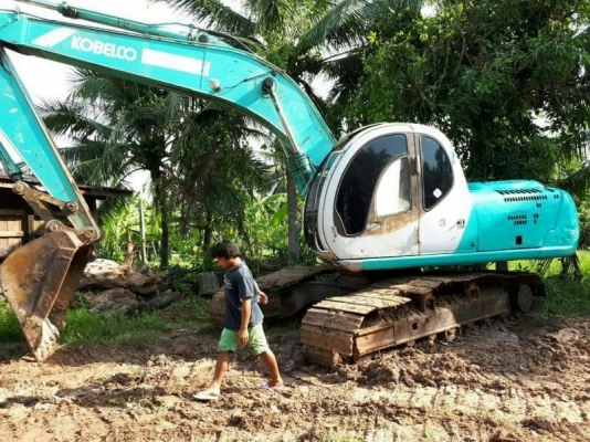 ขาย 575,000 บาท KOBELCO SK200 MARK 5 ธรรมดา เครื่องดี ปั้มแรง โช่หนา เอวแน่น ไฟฟ้าครบ แอร์มี เล่มทะเบียน  รถอยู่ จ.สุรินทร์  090-772-3710 090-772-3708