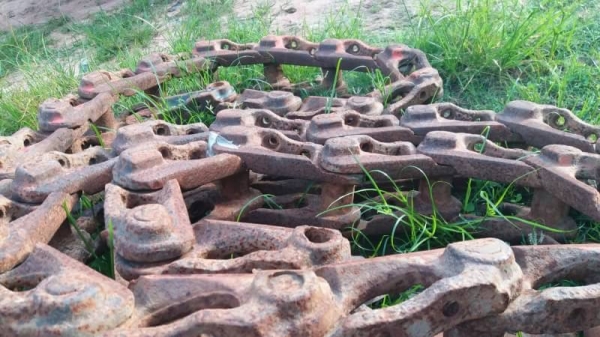 ขาย 12,000 โซ่รถแทรคเตอร์ D 20 หรือใส่รถเกี่บวข้าว ข้อลิ้งหนาสภาพสวยพร้อมใช้ โซ่อยู่ นางรอง บุรีรัมย์ 090-772-3710 090-772-3708