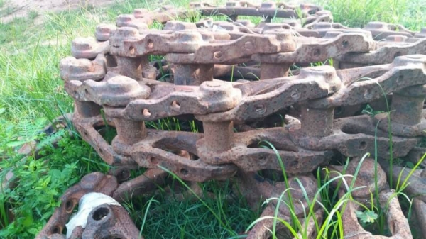 ขาย 12,000 โซ่รถแทรคเตอร์ D 20 หรือใส่รถเกี่บวข้าว ข้อลิ้งหนาสภาพสวยพร้อมใช้ โซ่อยู่ นางรอง บุรีรัมย์ 090-772-3710 090-772-3708