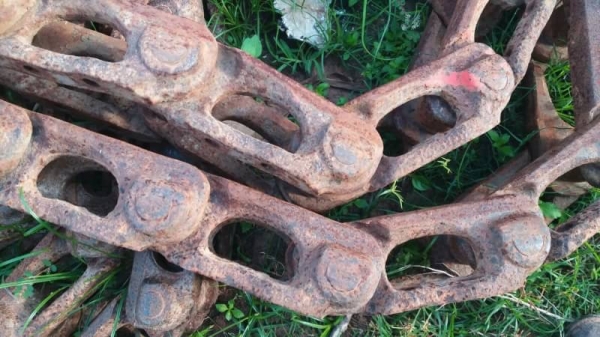 ขาย 12,000 โซ่รถแทรคเตอร์ D 20 หรือใส่รถเกี่บวข้าว ข้อลิ้งหนาสภาพสวยพร้อมใช้ โซ่อยู่ นางรอง บุรีรัมย์ 090-772-3710 090-772-3708