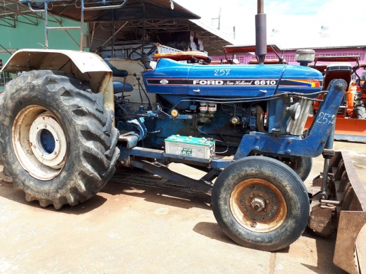 ขายรถไถฟอร์ด6600 มีใบดัน กับผานพรวน มีเล่มทะเบียนพร้อมโอน