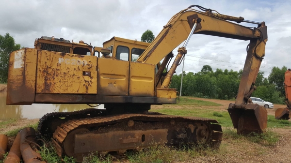 ขายด่วน KOMATSU PC200-2 สภาพสวยพร้อมใช้งาน เครื่อง 6 BD1T โซ่ช่วงล่างสวย เฟรมสวย ตัวเดินดี สนใจโทรสอบถาม 093-0764943  088-3223272  K ตั้ม