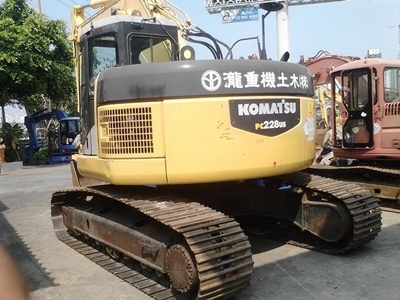 KOMATSU รุ่น PC 228 US 3  ( เทียบเท่ารุ่น 7 )