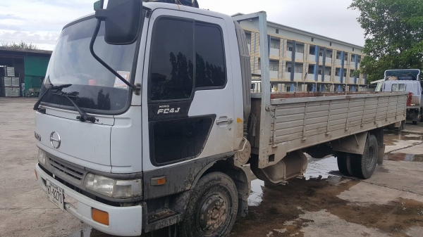 ขาย 6 ล้อ  HINO FC4J ปี42 ยาว5.5เมตร 140 แรงม้า หัวเดิมๆ แอร์เย็นๆ ราคา500000