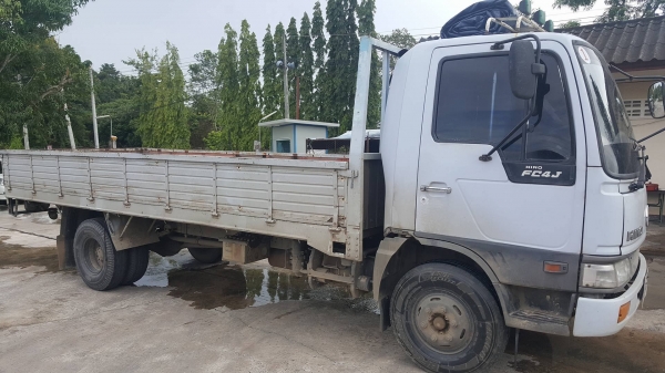 ขาย 6 ล้อ  HINO FC4J ปี42 ยาว5.5เมตร 140 แรงม้า หัวเดิมๆ แอร์เย็นๆ ราคา500000