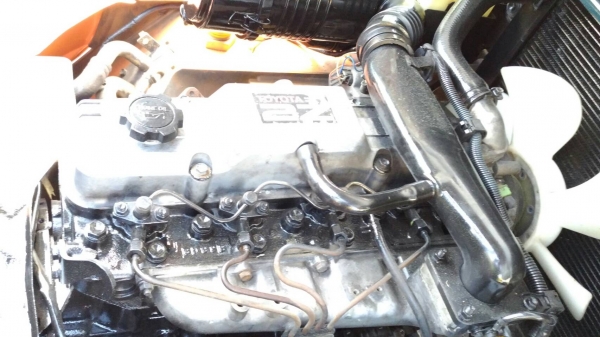 Toyota7 fd25ขนาด2.5ตัน เสาสูง4เมตร เกียร์ธรรมดา เครื่องยนต์ดีเซล2Z2 ยางตันใหม่4เส้น