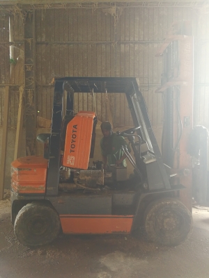 ขายถูก โฟล์คลิฟท์ Toyota 2.5 ตัน เสาสูงพิเศษ 4 เมตรเมตรรถโฟลค์ลิฟท์ หายาก