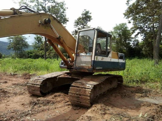 ขาย Komatsu Pc200-5คอนโทรนสั้น ไฟฟ้าครบ เล่ม ติดต่อคุณอ๊อฟ พิจิตร 086-737-9991