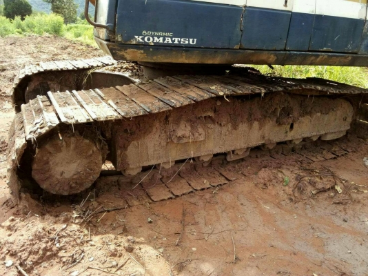 ขาย Komatsu Pc200-5คอนโทรนสั้น ไฟฟ้าครบ เล่ม ติดต่อคุณอ๊อฟ พิจิตร 086-737-9991