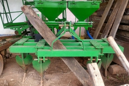 ขายพร้อมรับทำลิปเปอร์ฝังปุ๋ย  ใช้งานได้ดีมาก  ฝังปุ๋ยได้ลึก