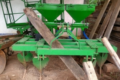 ขายพร้อมรับทำลิปเปอร์ฝังปุ๋ย  ใช้งานได้ดีมาก  ฝังปุ๋ยได้ลึก