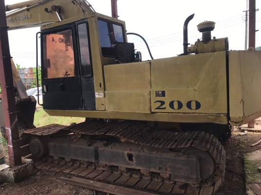 ขาย Komatsu Pc200-3มีไลหัวเจาะ ติดต่อคุณอ๊อฟ พิจิตร 086-737-9991