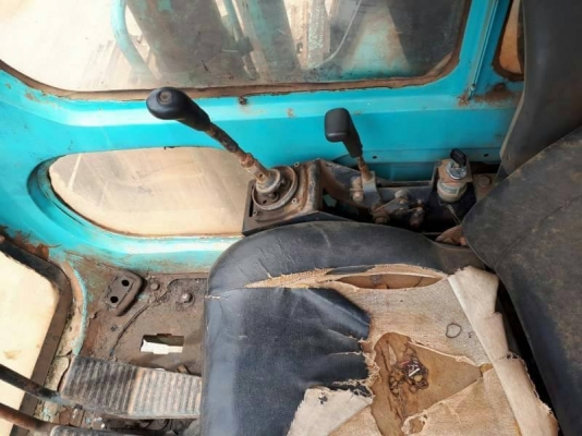 ขาย 695,000  KOBELCO SK 200 MARK 5 ธรรมดา บูมยาว 16 เมตร เครื่องดี ปั้มแรง โช่หนา เอวแน่น ไฟฟ้าครบ(ขาดมอเตอร์) เอกสารเล่มทะเบียน รถอยู่ จ.ลพบุรี  090-772-3710 090-772-3708