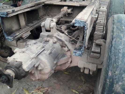 แท่นเพลาหาม F18 พร้อมยาง 8เส้น ตัดจากรถดั๊มพ์สิบล้อ แท่นเพลาหาม F18 พร้อมยาง 8เส้น ตัดจากรถดั๊มพ์สิบล้อ