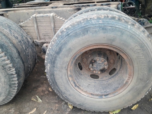 แท่นเพลาหาม F18 พร้อมยาง 8เส้น ตัดจากรถดั๊มพ์สิบล้อ