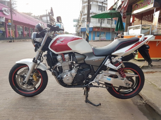 ขายแลกเทิร์นคับ HONDA CB1300 ปี2005 หัวฉีด กุญแจชิฟ สีสวย ท่อแต่งสแตนเลสทั้งเส้น แฮนด์บาร์ กันล้ม อิ