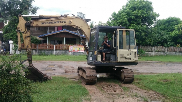 ขายKOMATSU PC 60-5 มีลายแย๊คสำหร้บติดหัวเจาะชื้อเก่านอกมา5ปี สภาพดีเดิม ตักใส่6ล้อวันล่ะ130เที่ยวสบายๆ เอกสารอินวอยมือเดียวอยู่ภาคอีสาน ราคา350,000บ. ไฟฟ้าครบ 9000 ชั่วโมง สนใจ 0835601591 หรือ 0903494058