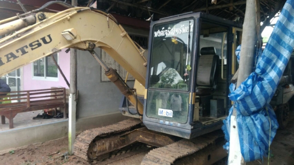 ขายKOMATSU PC 60-5 มีลายแย๊คสำหร้บติดหัวเจาะชื้อเก่านอกมา5ปี สภาพดีเดิม ตักใส่6ล้อวันล่ะ130เที่ยวสบายๆ เอกสารอินวอยมือเดียวอยู่ภาคอีสาน ราคา350,000บ. ไฟฟ้าครบ 9000 ชั่วโมง สนใจ 0835601591 หรือ 0903494058