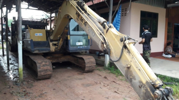 ขายKOMATSU PC 60-5 มีลายแย๊คสำหร้บติดหัวเจาะชื้อเก่านอกมา5ปี สภาพดีเดิม ตักใส่6ล้อวันล่ะ130เที่ยวสบายๆ เอกสารอินวอยมือเดียวอยู่ภาคอีสาน ราคา350,000บ. ไฟฟ้าครบ 9000 ชั่วโมง สนใจ 0835601591 หรือ 0903494058