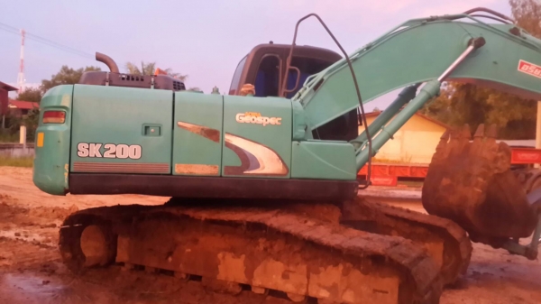 ขายด่วน KOBELCO SK 200 MART 8-YN12 สภาพพร้อมใช้งาน โซ่หนา ช่วงล่างสวย ไฟฟ้าสมบูรณ์ แอร์เย็น เอกสารเล่มทะเบียน สนใจโทรสอบถาม 093-0764943  088-3223272 k ตั้ม