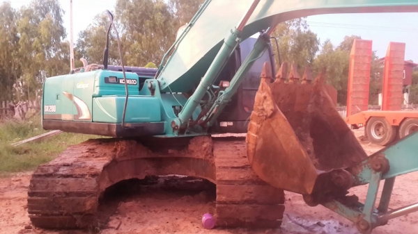 ขายด่วน KOBELCO SK 200 MART 8-YN12 สภาพพร้อมใช้งาน โซ่หนา ช่วงล่างสวย ไฟฟ้าสมบูรณ์ แอร์เย็น เอกสารเล่มทะเบียน สนใจโทรสอบถาม 093-0764943  088-3223272 k ตั้ม