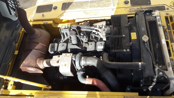 รถแบ็คโฮ KOMATSU PC200-7 ซีเรียล 8 หมื่น สภาพดีมาก จำนวน 2 คัน